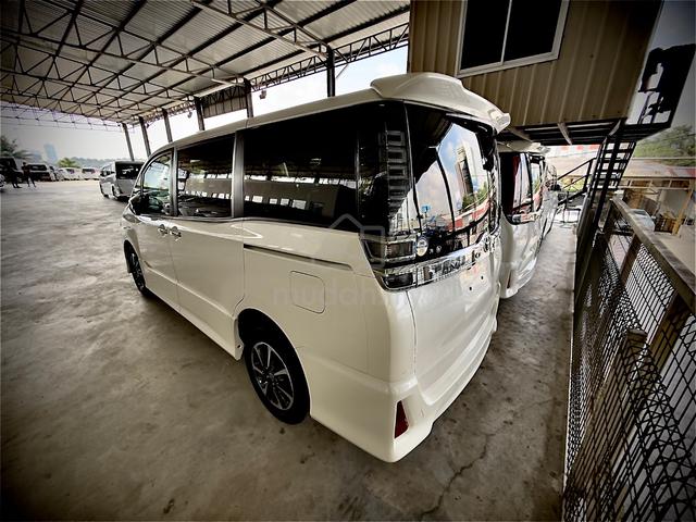 2021 Toyota VOXY 2.0 ZS KIRAMEKI III (A) - 2
