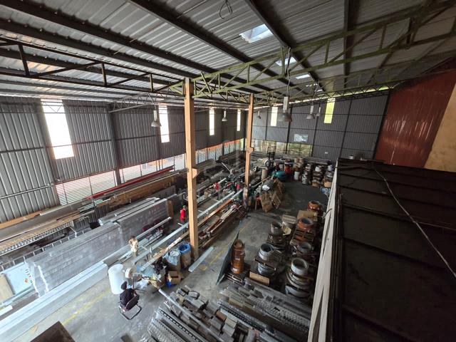 Inanam Warehouse With O.C | 6000sqft | Office building and warehouse 1
