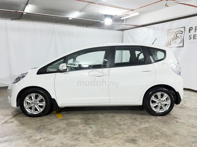 2013 Honda JAZZ 1.3 (HYBRID) FACELIFT ORI MILLEAGE - 2