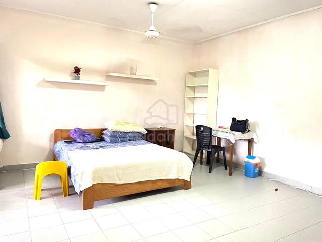 Master bedroom For Rent PJ Tmn Megah SS24 1