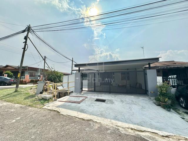 CORNER LOT Taman Sri Skudai FULLY RENOVATED Single Storey Low Cost 1