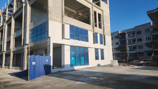 Freehold CG New Town 4 Storey Shoplot with Lift & Strata Shop 1