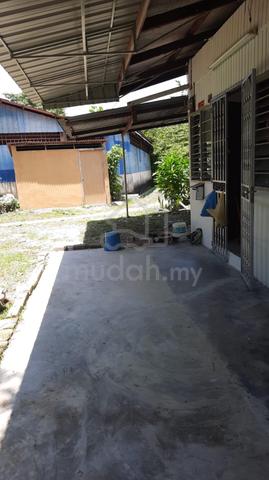 Room For Rent- Kampung House 1