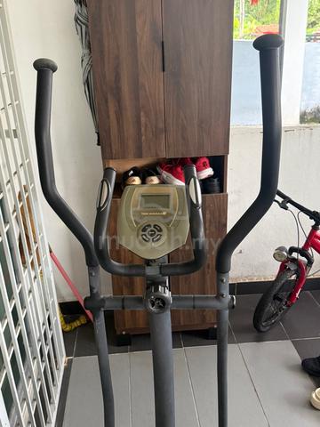 2-in-1 Elliptical Cross Trainer and Exercise Bike - photo 3 of 3