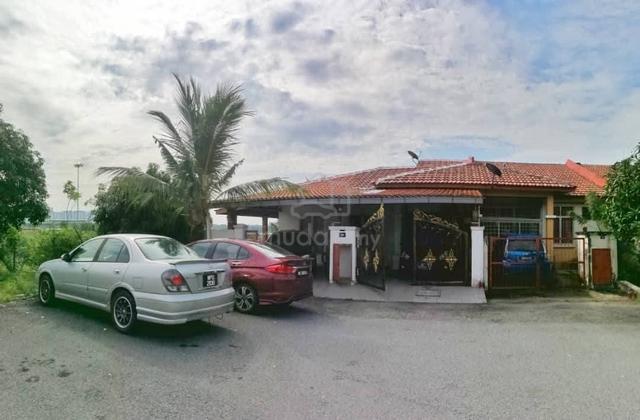 CORNER LOT Rumah Sewa Teres Setingkat Bandar Saujana Putra SP3 1