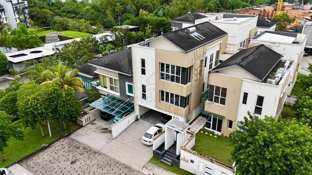 EXCLUSIVE LUXURY Bungalow TAR Villas Ampang GARDEN VIEW & PRIVATE LIFT 1