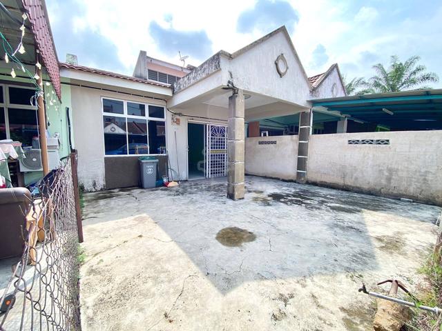 Teres Setingkat Taman Seri Pertama sebatu 1