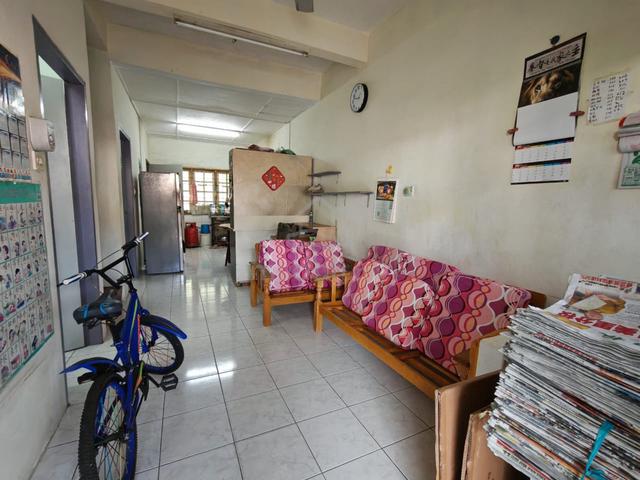 Batu Kawa Moyan 1.5 Storey Intermediate House, Taman Desa Moyan 1