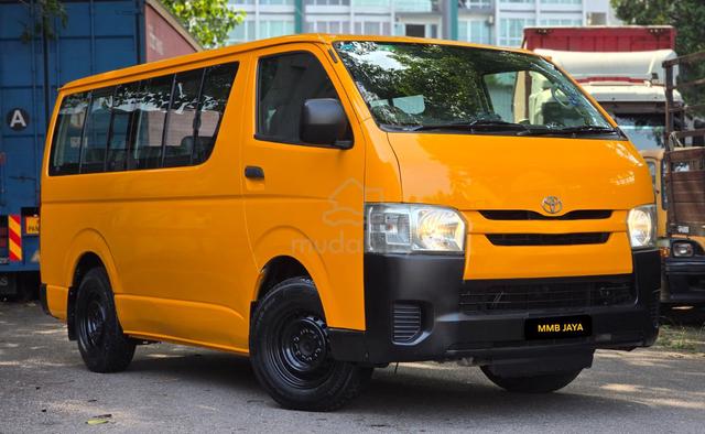 Toyota Hiace KDH200 2.5 Diesel Window Van - 1