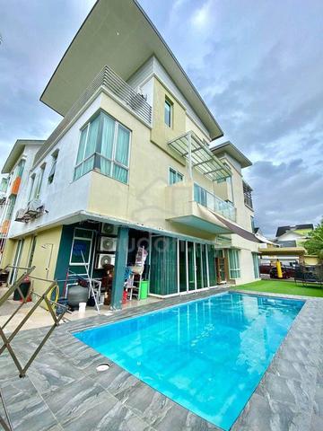 Corner Bungalow【70x120 + 6bed 6Bath】With Swimming Pool @ Salak Tinggi 1