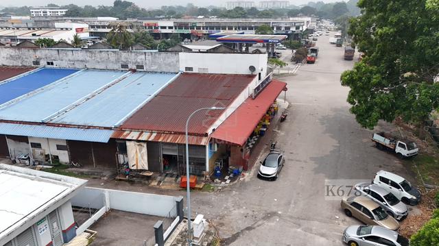 Jalan Kapar Batu 3 1/2, Klang-1.5 Storey Corner Shop Factory For Rent 1