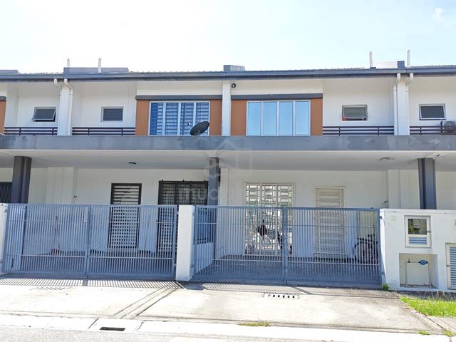Double Storey House Halay @ Daunan Worldwide Bandar Puncak Alam 1