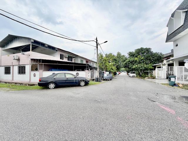 Corner Lot Renovated with approval Taman Semarak Kajang 1