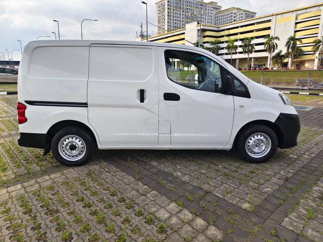 2015 Nissan NV200 1.6 (M) Panel Van - 4