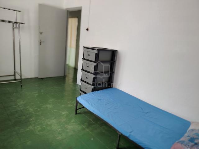 Room - Jalan Central Timur (Padungan) 1