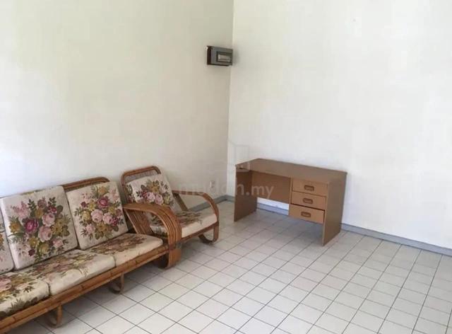 FOR SALE | Taman BDC | CL999 | 1.5 Storey Terrace House | Flood Free 1