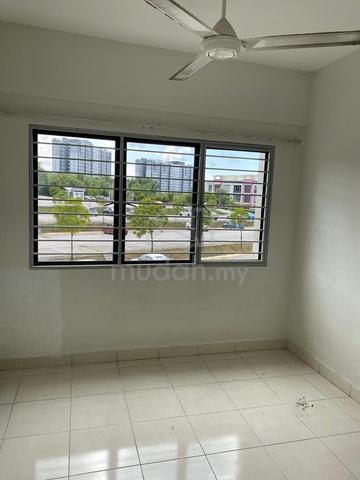 Medium Room in Setia Alam For Rent 1