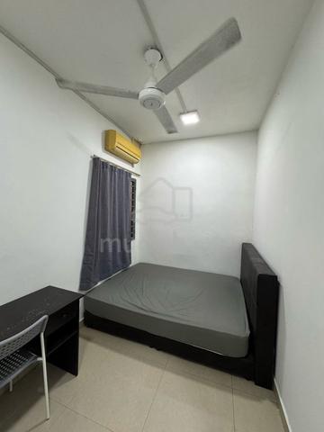 Middle & Master Room at Cengal Condo Walking to LRT SALAK SELATAN 1