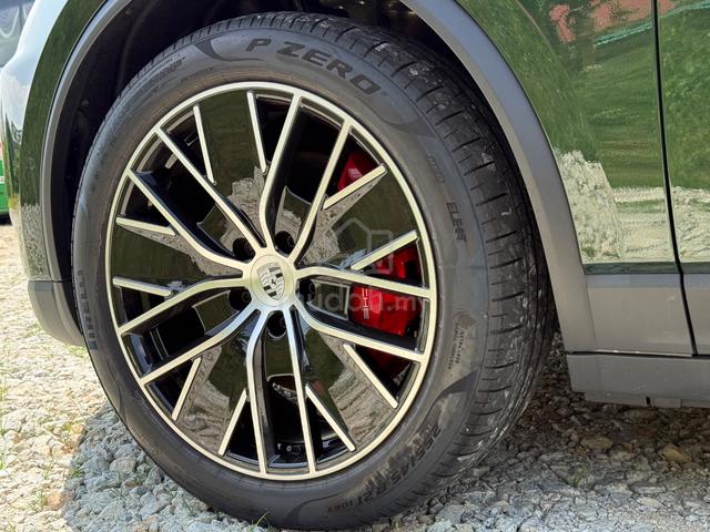 2025 Porsche MACAN EV 4S Almost Fully Optional - 4