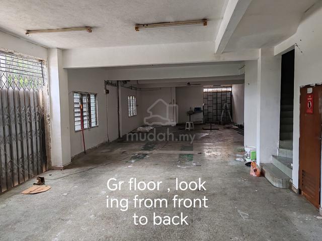 Corner Ground Floor n Mezinnine Tmn Bukit Anggerik Cheras near Len Sen 1