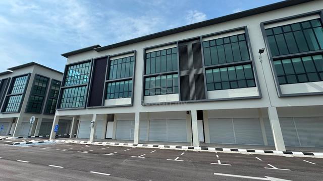 Pines Square Parade Intermediate Shoplot For Rent 1
