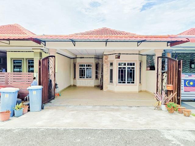 Cantik ā
Teres Setingkat, Taman Perwira Telok Panglima Garang 1