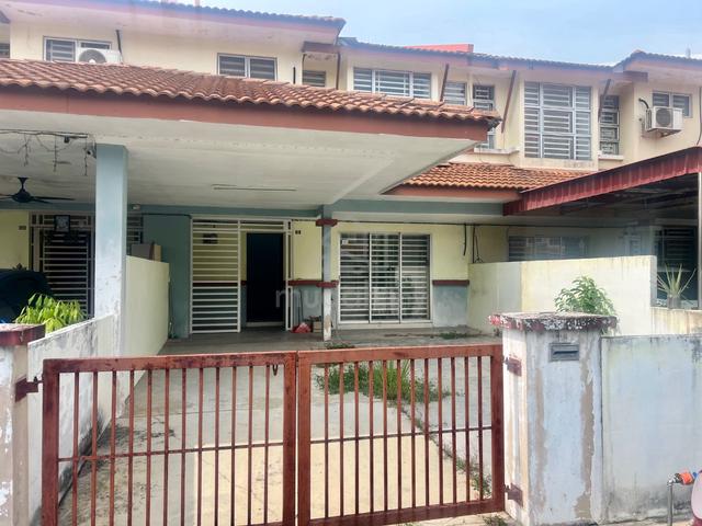 Rumah Dua Tingkat - Rumah Tengah - Cassia Barat 1