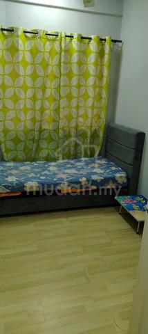 Nice Medium Room,Female, Putra Suria Resident,2min Cheras LRT 1