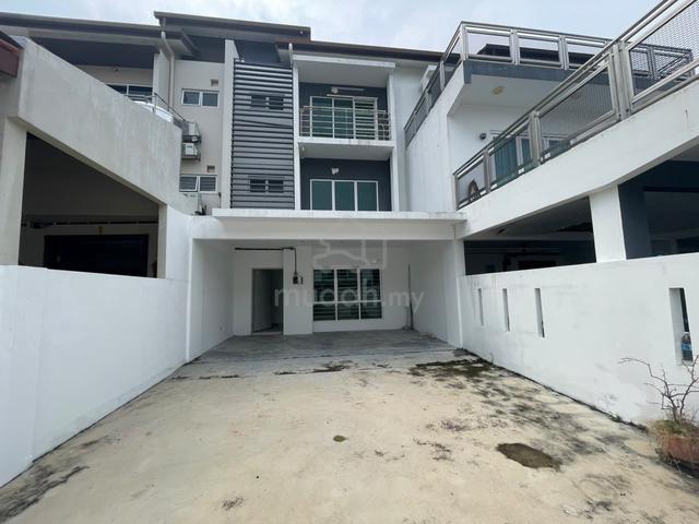 Kuala Selangor,2.5 storey terrace house for sale,near town 1