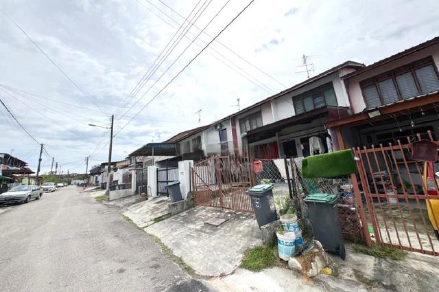 Johor Jaya Double Storey Low Cost House 14x55ft 2 beds easy to go CIQ 1