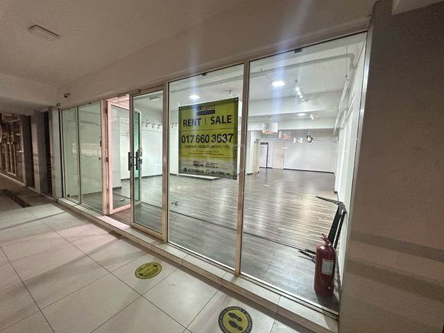 1st level Shoplot Reno facing mainroad Vista alam Sekseyn 14 Shah Alam 1