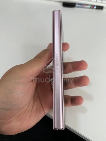 Samsung Galaxy Fold 6 - photo 4 of 4