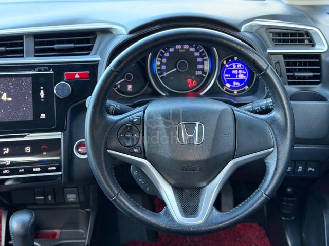 2014 Honda JAZZ 1.5 V (A) - 4