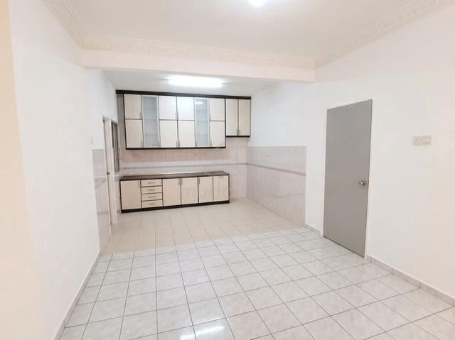 Sri Mekar Apartment 1