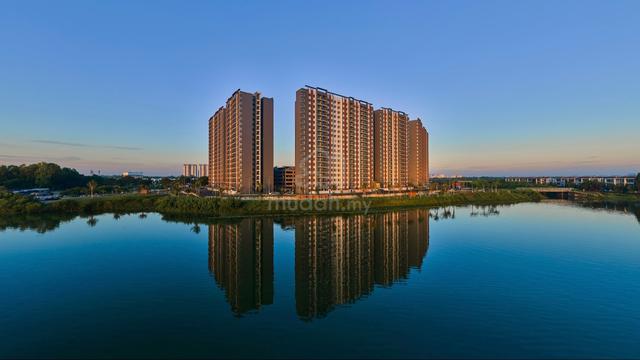 E Island Lake Haven 1