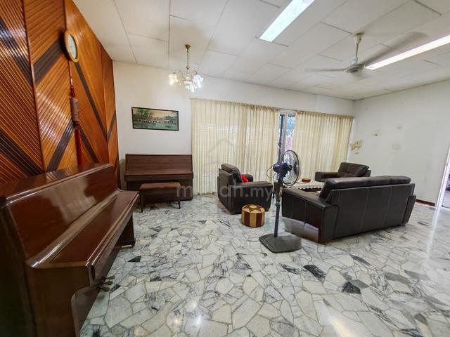 Big Spacious land Bungalow House near schools, hospital and Gurney Pg 1
