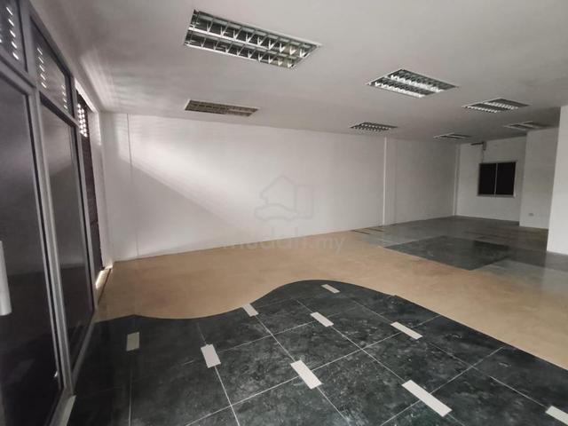 Iramanis Centre / For Rent / Ground Floor Intermediate 1
