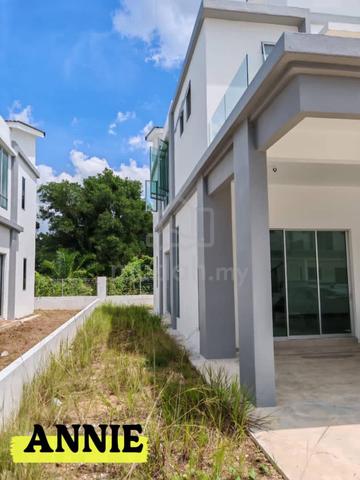 Brand New (2nd Hand)_Gated Guarded_With Land 2 Storey Terrace 1