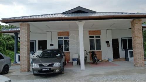 New semi-detached house, with 3 bedrooms and 2 bathrooms. 1