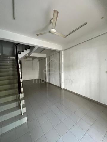 2 Storey at Lebuh Macalister | Well Maintained 1