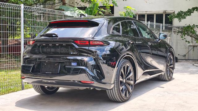 2025 Toyota Crown Sport 2.5 Z HEV SUV - 4