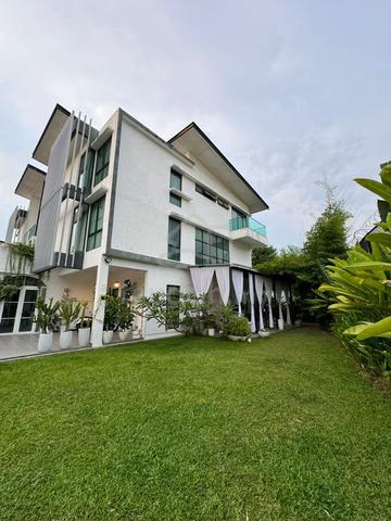 Spacious Corner ‼️ 3 Storey Semi-D Taman Villa Perdana, Kajang 1