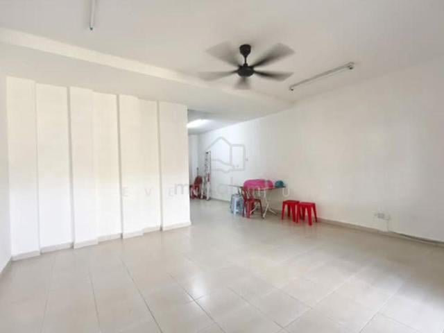 2-Storey Terrace House / LA Garden / Mount Austin/ 1