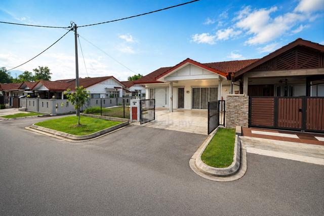 Single storey SEMI D TAMU HILL PARK BATANG KALI FREEHOLD FULLOAN 1