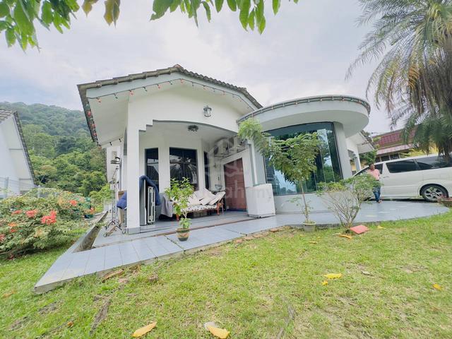 {BUNGALOW}{RENOVATED} Jalan Anggerik, Kg Istana Batu Pahat 2