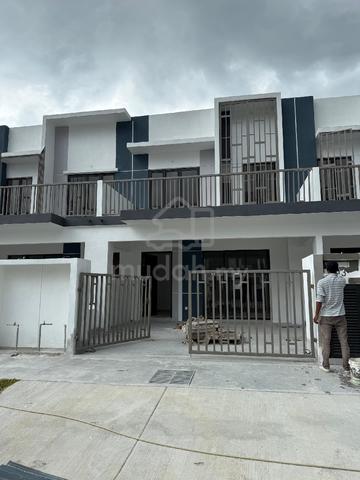 Puchong Utama Freehold Double Storey Freehold Nearby LRT 1