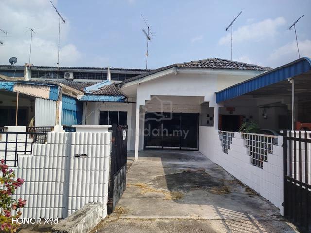For Sale: 1-Storey House in Kluang  3 Beds 2 Baths 1