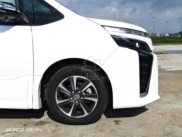 2021 Toyota VOXY 2.0 ZS (A) - 4