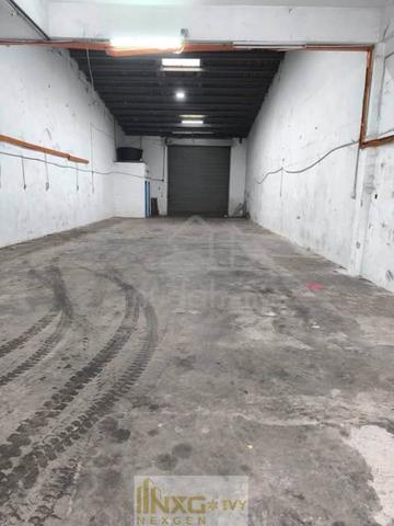 FOR RENT Selat Selatan Pandamaran 1.5 Storey factory 27x100 Ava July 1