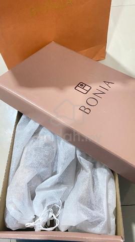Bonia 8/10 - photo 3 of 3